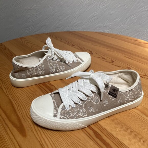 Maison Mihara Yasuhiro Beige Paisley Court Sneakers Size 7.5 - Picture 1 of 6